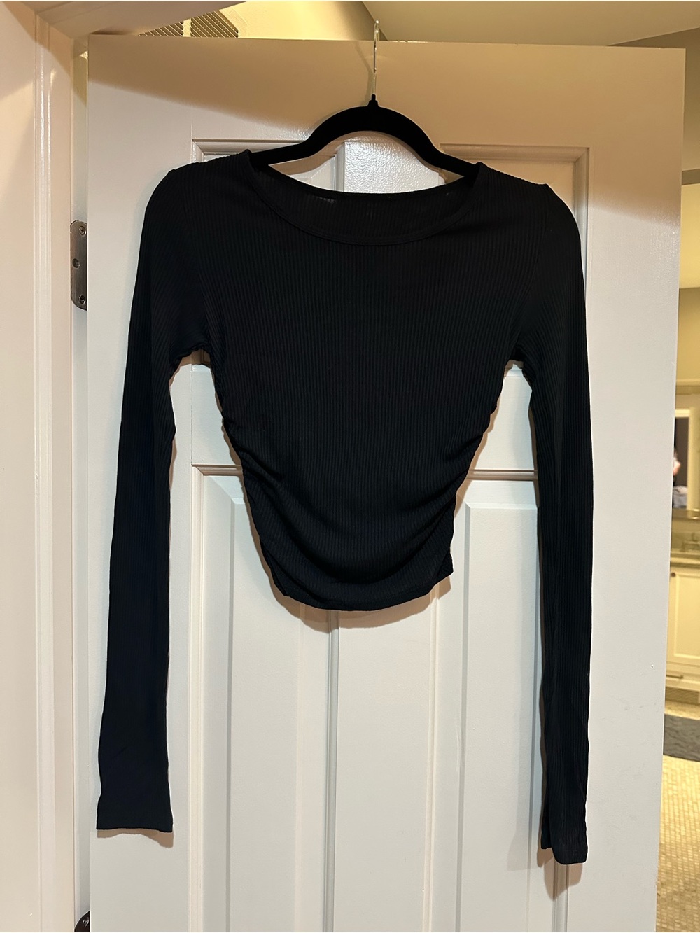 ALO Yoga Black Ribbed Long-Sleeve Cropped Top